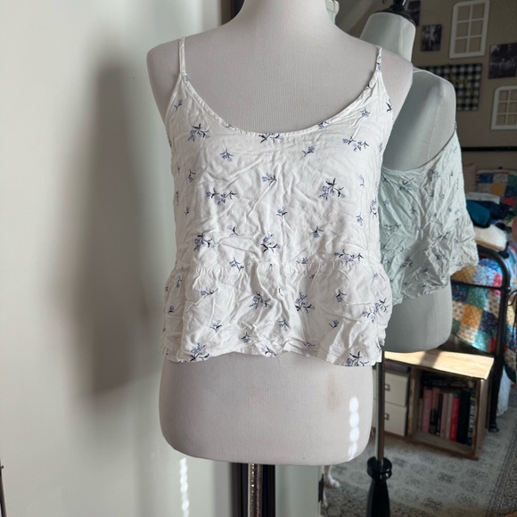 Hollister Large White Floral Cropped Top - Picture 1 of 5